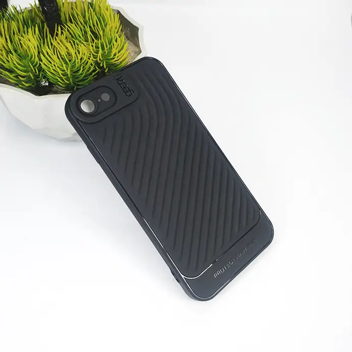 iPhone 7G/8G/SE 2020 GEAR 4 Luxuary Carbon Texture Soft Silicone Back Case (Black)