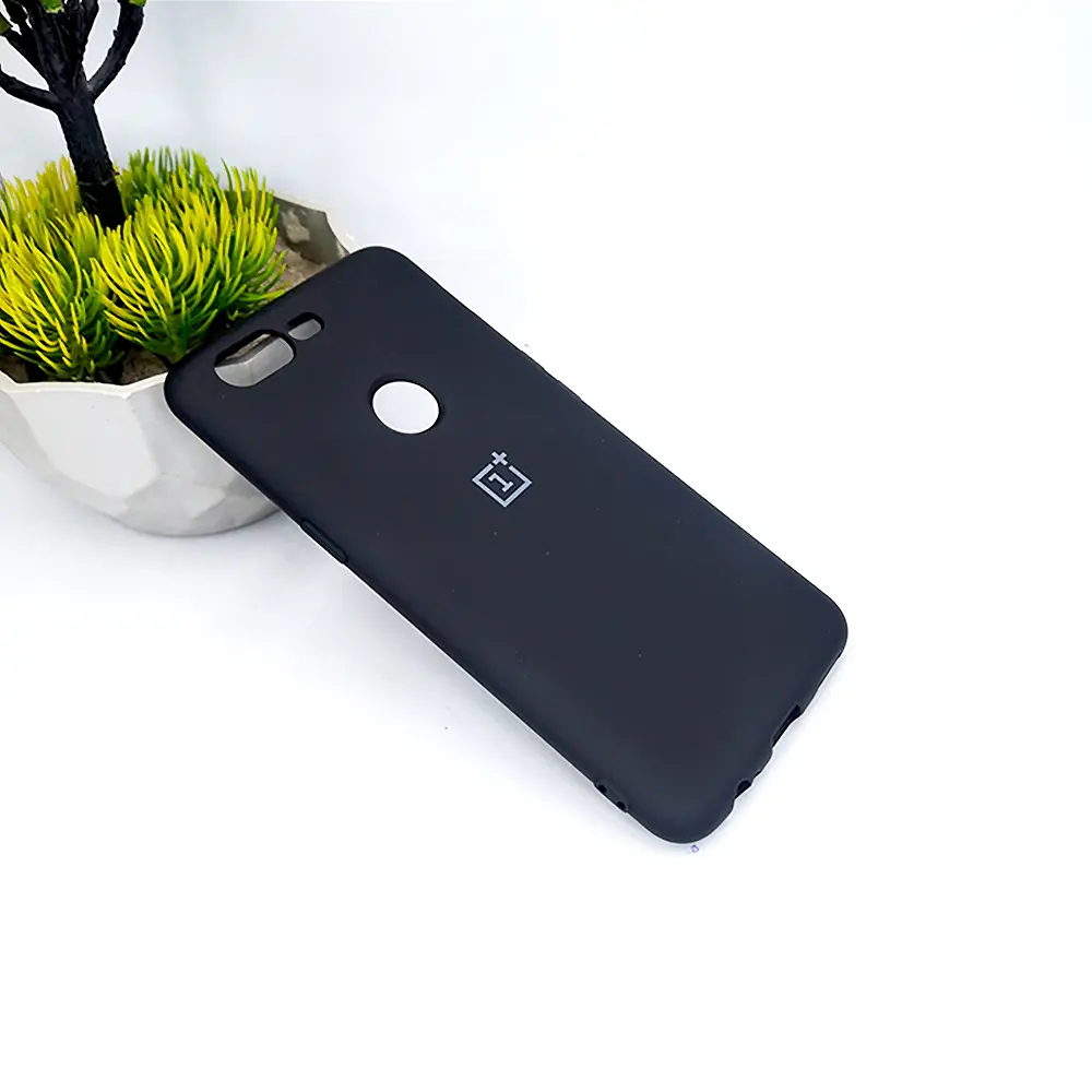 OnePlus 5T Soft Silky Back Case Black • Official Slim Silicone Cover